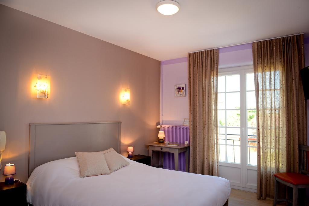Hotel Logis Chez Germaine Geüs-d'Oloron Pokoj fotografie