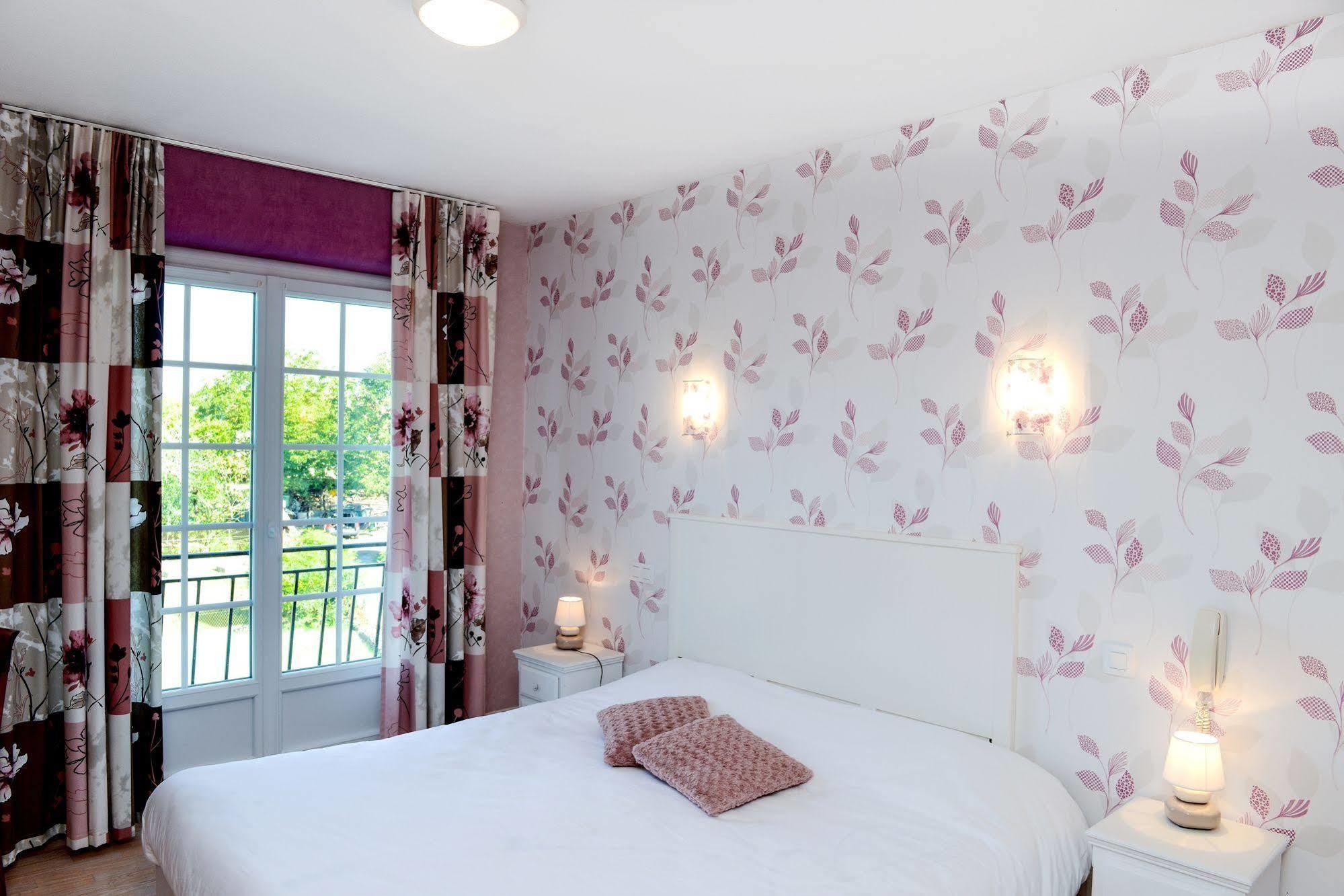 Hotel Logis Chez Germaine Geüs-d'Oloron Exteriér fotografie